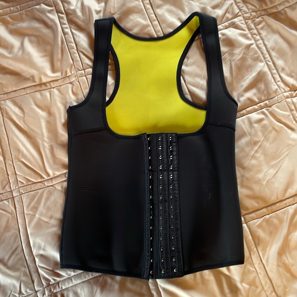 Waist cinching compression top